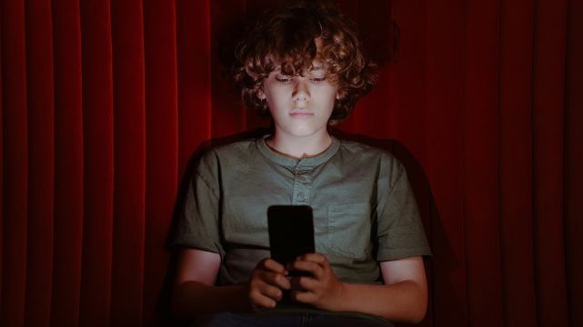 KidsAlert: filtry z pornografią dostępne dla dzieci na TikToku