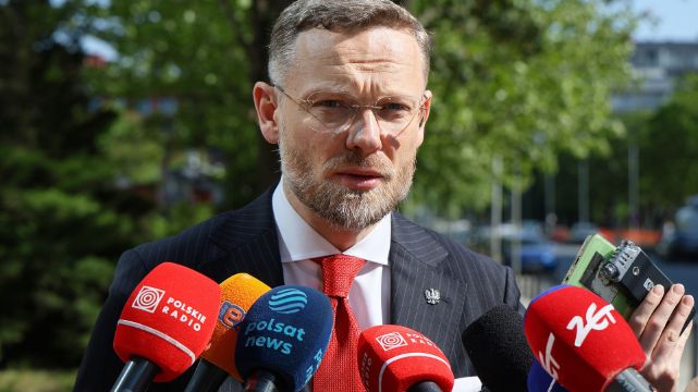 Prezydencki minister podkręca narrację 