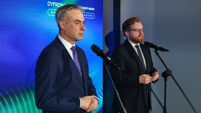 Minister cyfryzacji dla Sprawdzamto.pl: Platformy będą karane za nieprzestrzeganie przepisów chroniących użytkowników