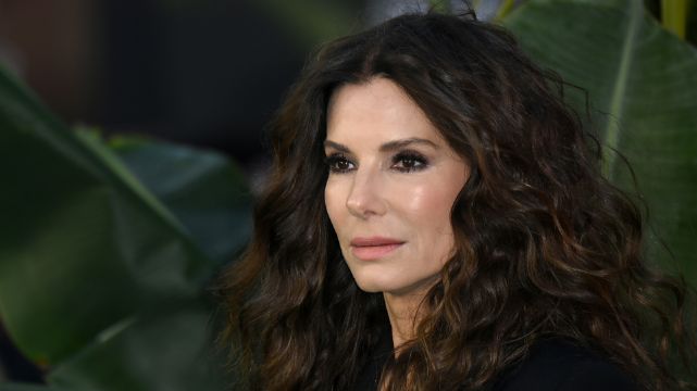 Sandra Bullock nie ogłosiła nawrotu raka. W sieci krąży fake news
