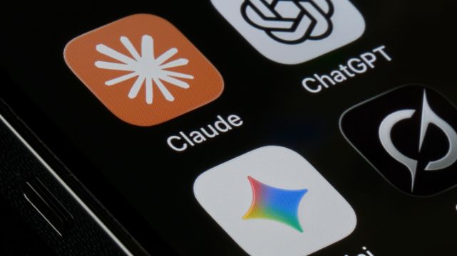 Claude cytował rosyjską propagandę. Eksperci biją na alarm