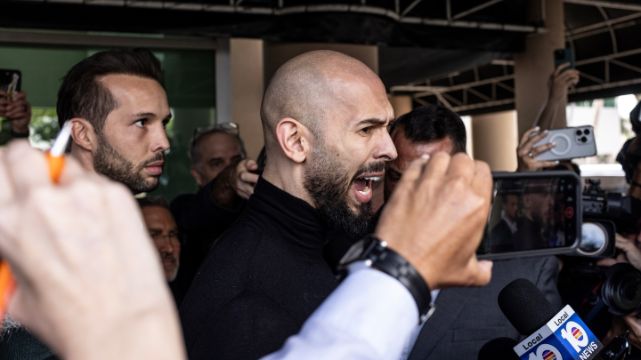 Andrew i Tristan Tate zatrzymani. Manosfera mówi o „politycznych prześladowaniach”
