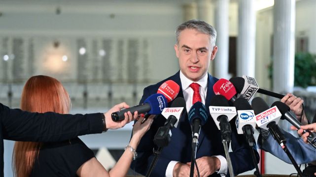 Gawkowski idzie na wojnę z Metą. Żąda miliarda złotych kary