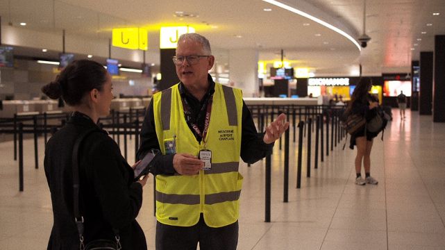 Toalety unisex i oddzielne sale modlitewne. Świat w oczach posła PiS a realne problemy