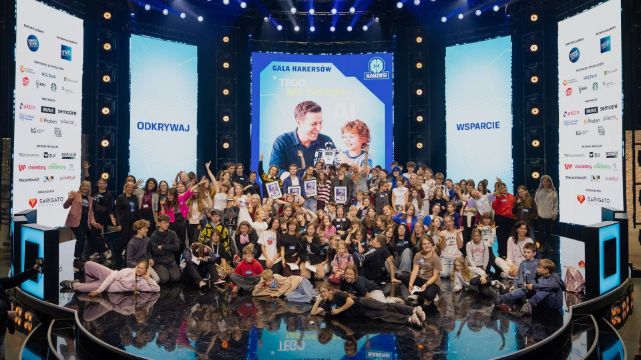 Gala Hakersów oczami 13-latki. Fejki, roboty i własna piosenka