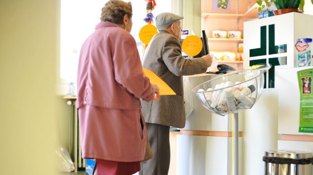 „Rząd szuka oszczędności w portfelach seniorów”? Ministerstwo dementuje
