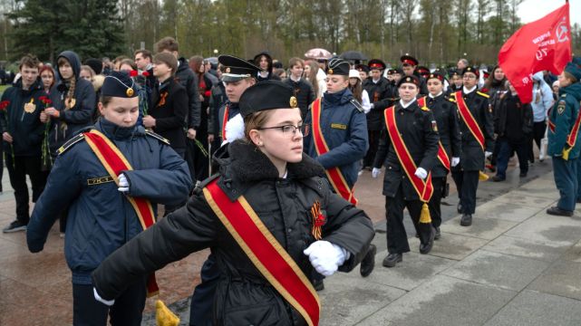 Granaty i drony, czyli „witaj szkoło” po rosyjsku