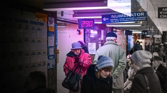 Nie, dane NFZ nie pokazują, że milion pacjentów „umiera w kolejkach”